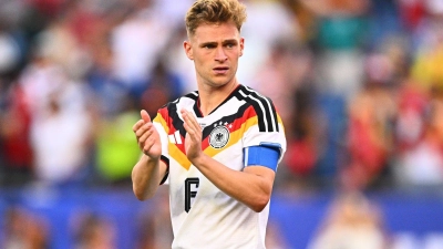 Ein Adidas-Abschiedstrikot gibt es für die Nationalspieler um Joshua Kimmich. (Archivbild) (Foto: Tom Weller/dpa)