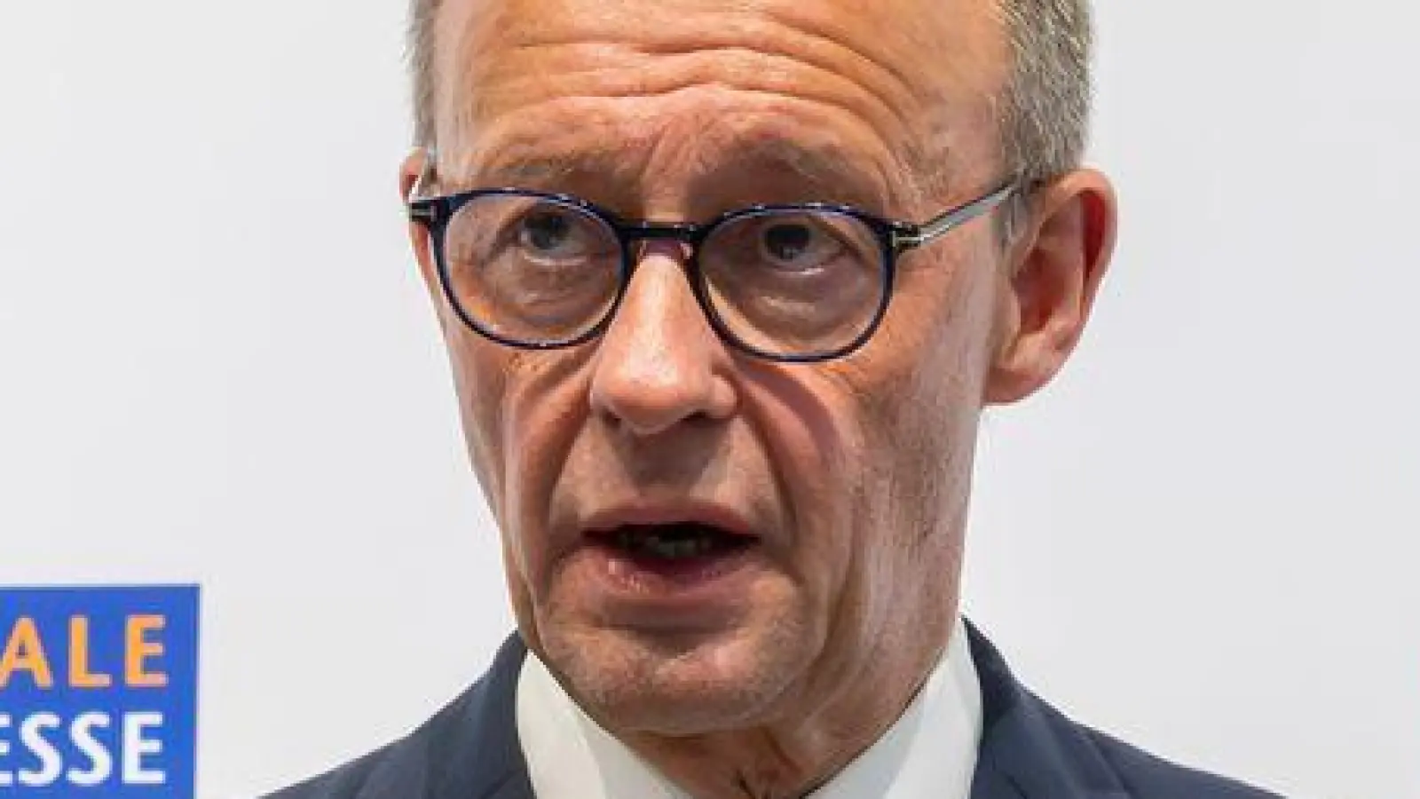 Auch auf der Handwerksmesse in München stand der Krieg im Iran im Mittelpunkt - seine Folgen betreffen nicht nur die Menschen in der Region, auch die Wirtschaft leidet unter den Kampfhandlungen.  (Foto: Peter Kneffel/dpa)