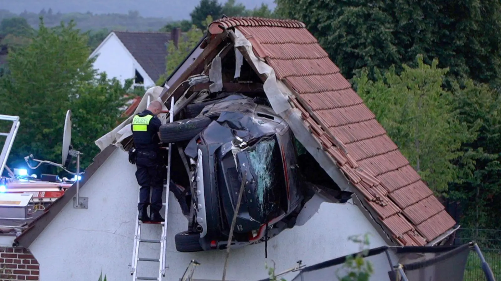 Mehrere Menschen sind verletzt worden. (Foto: Torben Kipp/Nordwestmedia-TV/dpa)