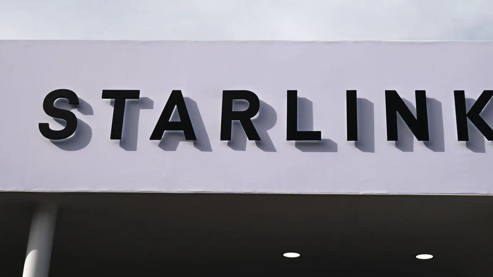 In mehreren EU-Staaten hat es in den vergangenen Wochen Anschläge auf technische Anlagen für das Satellitennetzwerk Starlink gegeben. (Archivbild) (Foto: Wolf von Dewitz/dpa)