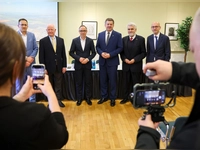 Nach monatelanger Unsicherheit wird der Standort Domo in Leuna stabilisiert – ein ungewöhnlicher Rettungsfall für die Branche. (Archivbild)  (Foto: Jan Woitas/dpa)