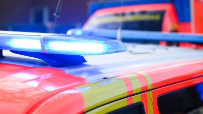 Der 29-jährige Motorradfahrer stirbt noch an der Unfallstelle. (Symbolbild)  (Foto: Julian Stratenschulte/dpa)