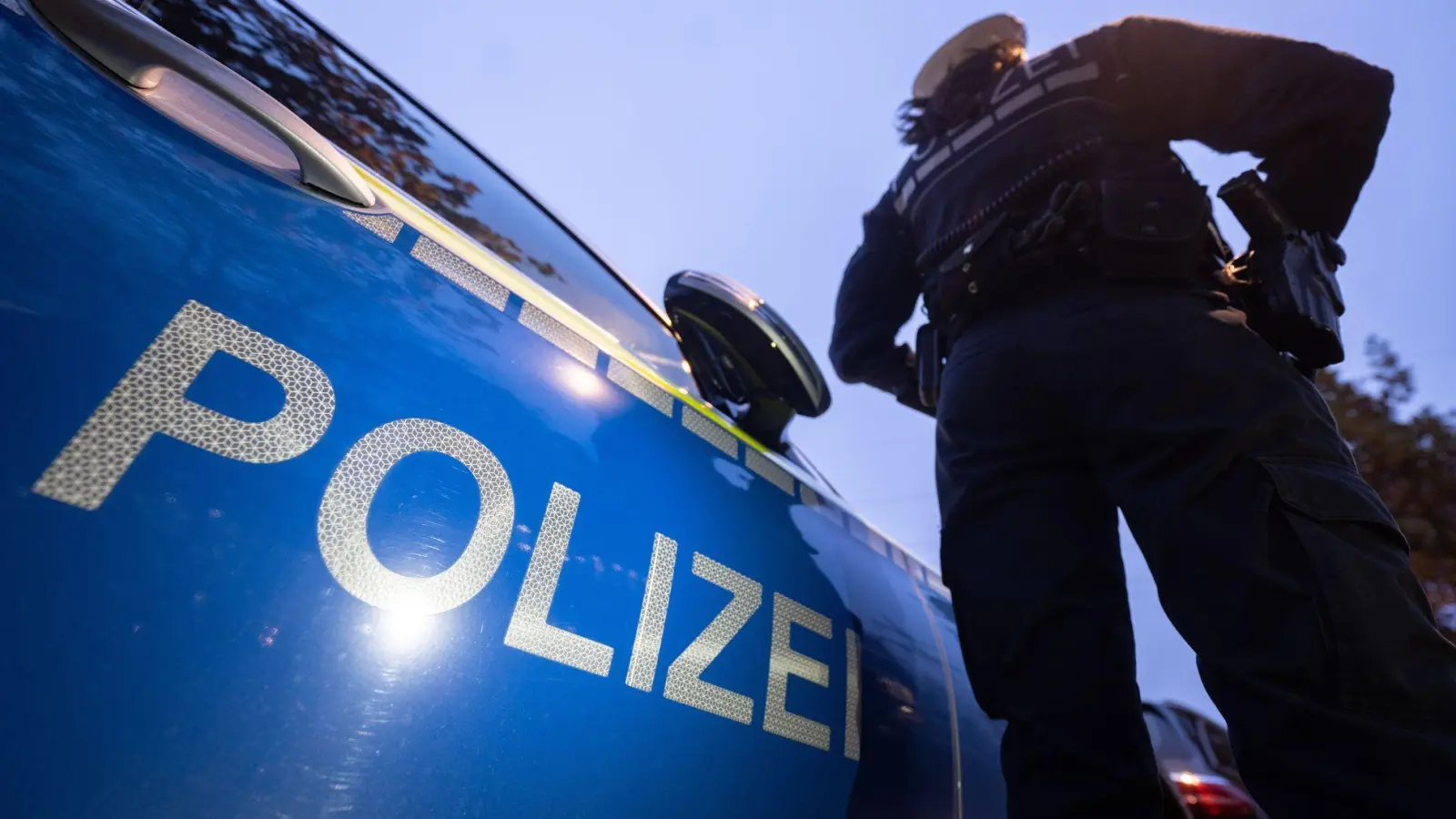 Die Frau ist durch den Messerstich lebensgefährlich verletzt worden. (Symbolbild) (Foto: Marijan Murat/dpa)