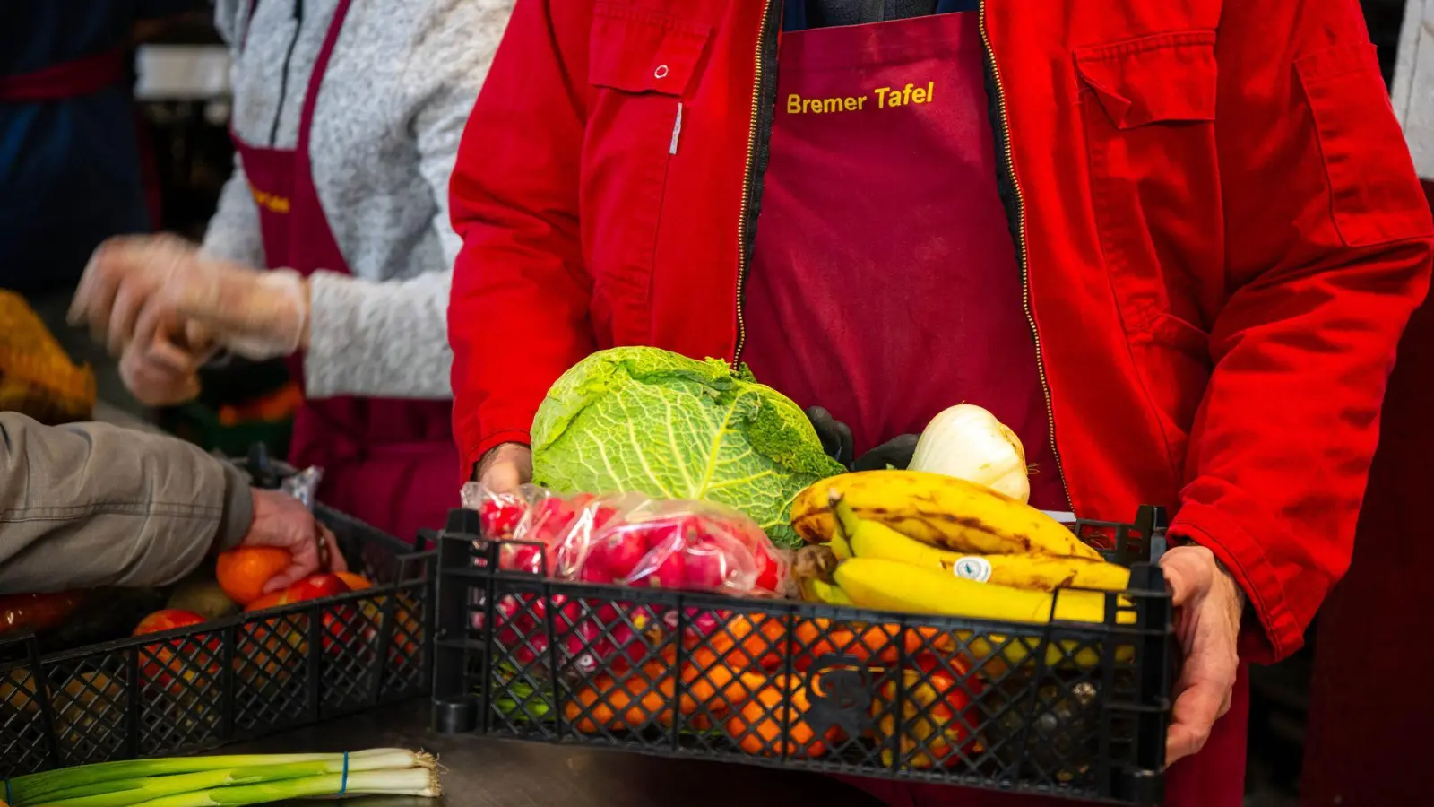 Die Tafeln in Deutschland versorgen Hunderttausende mit sehr wenig Geld. (Symbolbild) (Foto: Sina Schuldt/dpa)