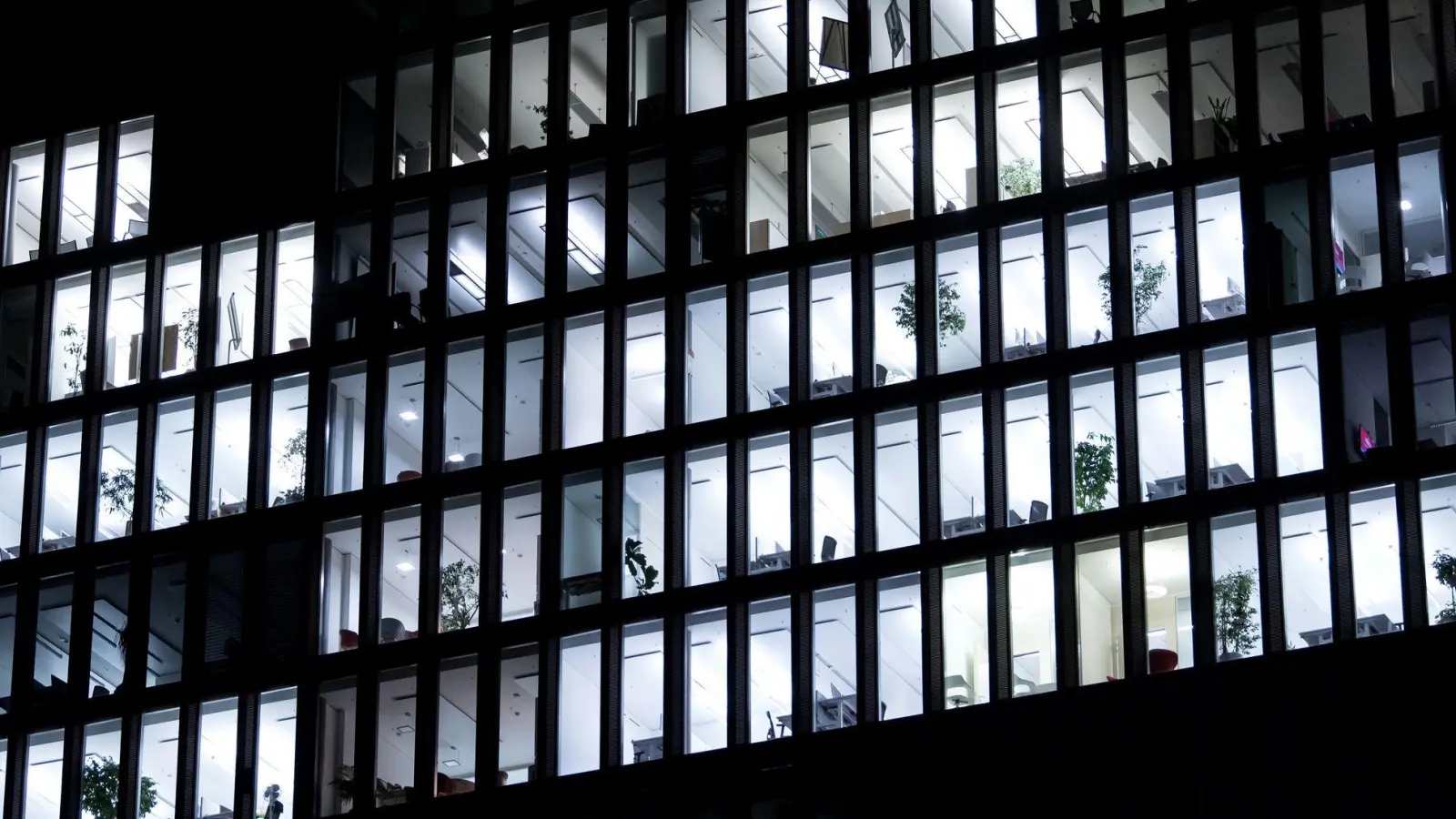 Nachts ist für den Körper eigentlich Erholung angesagt - deshalb sind Schichtdienste oft gesundheitlich belastend. (Foto: Sven Hoppe/dpa/dpa-tmn)