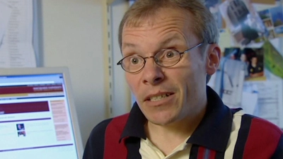 Auf diesem Videostandbild spricht Sean Turnell, Wirtschaftswissenschaftler an der australischen Macquarie Universität, während eines Interviews in seinem Universitätsbüro. (Foto: Uncredited/Australian Broadcasting Corporation via AP/dpa)