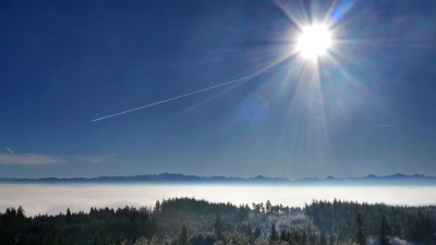 Laut einer vorläufigen Auswertung des DWD geht 2025 als eines der fünf sonnigsten Jahre seit 1951 in die Bilanz ein. (Archivbild) (Foto: Karl-Josef Hildenbrand/dpa)