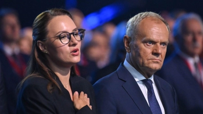 Ministerpräsidentin Swyrydenko (l.) aus Kiew vertritt Präsident Selenskyj. (Foto: Adam Warzawa/PAP/dpa)