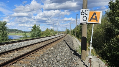 Die gesperrte Bahnstrecke Ansbach–Crailsheim: Hier bei Büchelberg liegt der durch Hitze beschädigte Abschnitt. (Foto: Wolfgang Grebenhof)