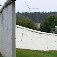 In Mödlareuth sind noch Teile der Mauer zu sehen. (Archivbild) (Foto: Martin Schutt/dpa)