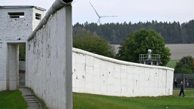 In Mödlareuth sind noch Teile der Mauer zu sehen. (Archivbild) (Foto: Martin Schutt/dpa)