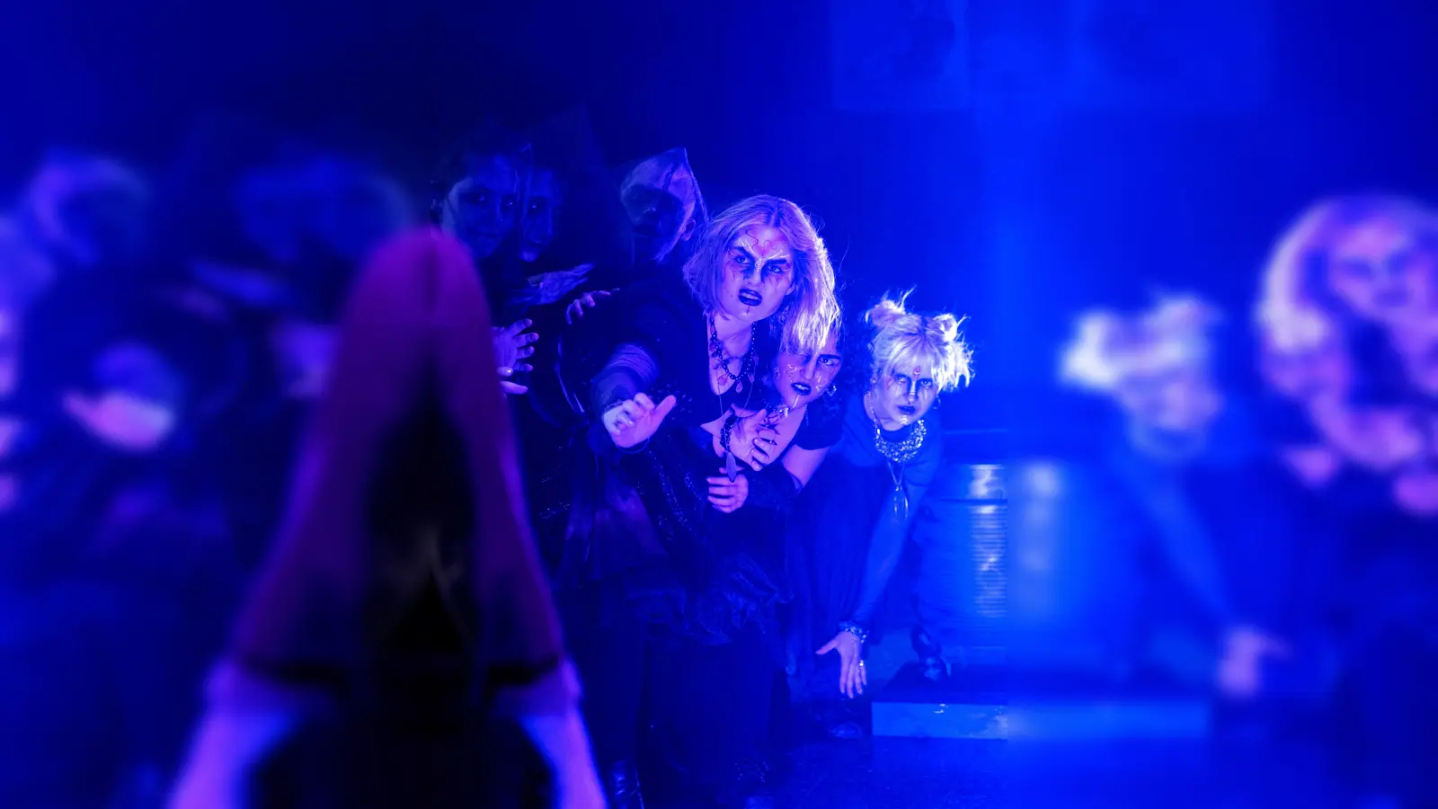 In dämonischem Licht: die Hexen in „Macbeth”.  (Foto: Kali)
