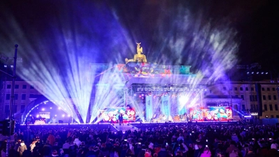 Zur Silvesterparty am Brandenburger Tor kamen jedes Jahr Zehntausende Menschen. (Archivfoto) (Foto: Annette Riedl/dpa)