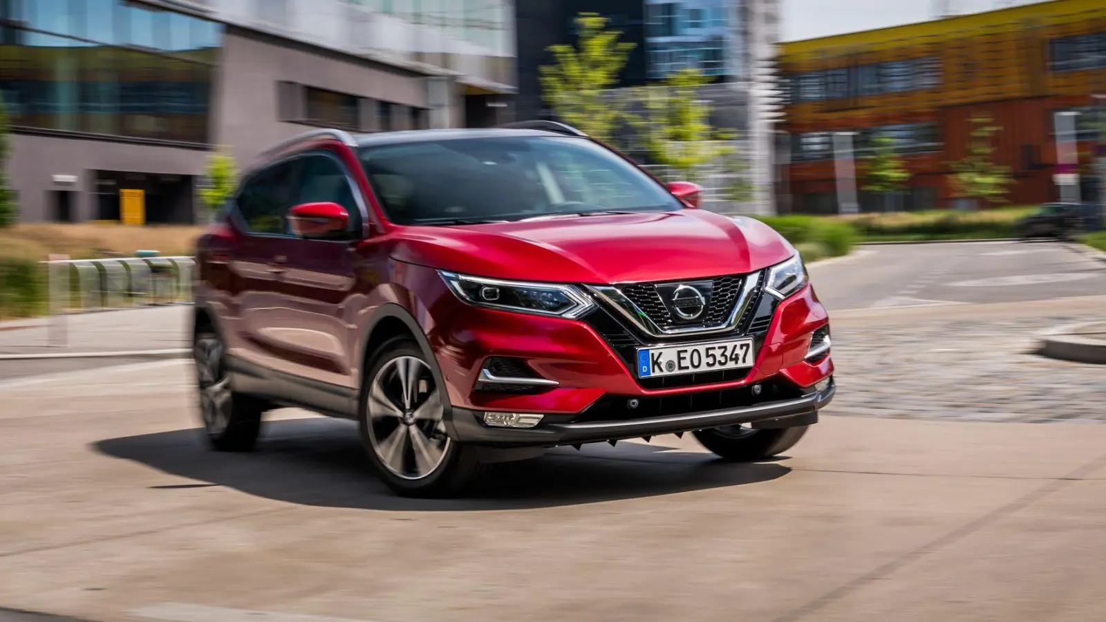 Kriegt die Kurve: Der Nissan Qashqai ist erfolgreich, bei gebrauchten Exemplaren lohnt sich aber, vor dem Kauf genauer hinzuschauen. (Foto: Nissan/dpa-tmn)