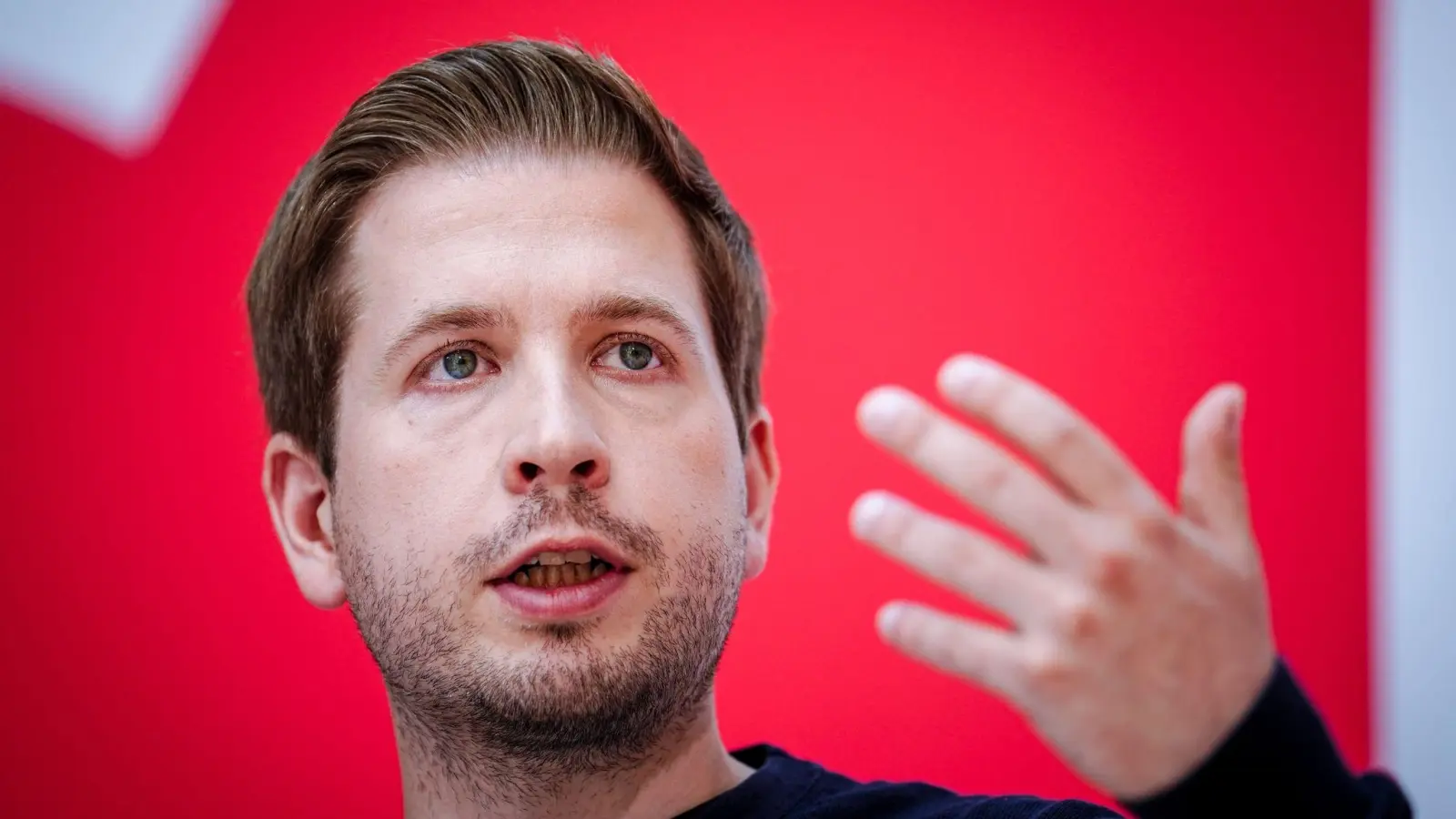 SPD-Generalsekretär Kevin Kühnert gibt eine Pressekonferenz. (Foto: Kay Nietfeld/dpa)