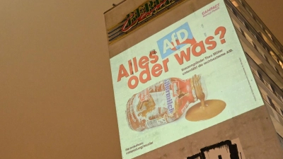 Die umstrittene Großprojektion am Berliner Alexanderplatz. (Foto: Lilli Förter/dpa)