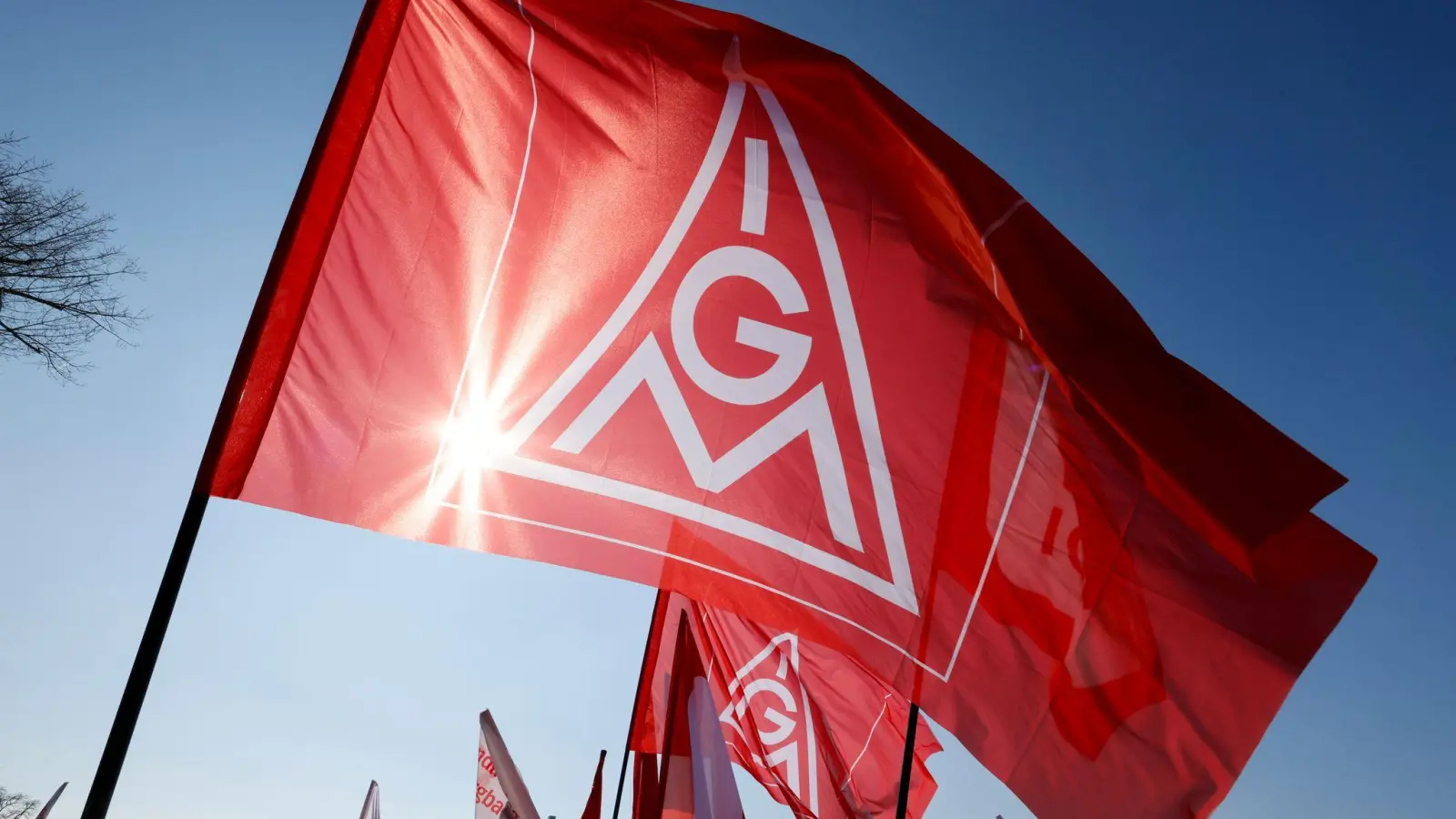 Die IG Metall kritisiert die Schließungspläne von Valeo in Bad Neustadt. (Symbolbild) (Foto: Thomas Banneyer/dpa)