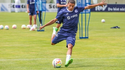 Amine Harit im Trainingslager des FC Schalke 04. (Foto: Tim Rehbein/dpa)