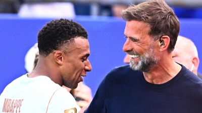 Die WM ist für Klopp auch ein Treffpunkt mit den Weltstars.  (Foto: Tom Weller/dpa)
