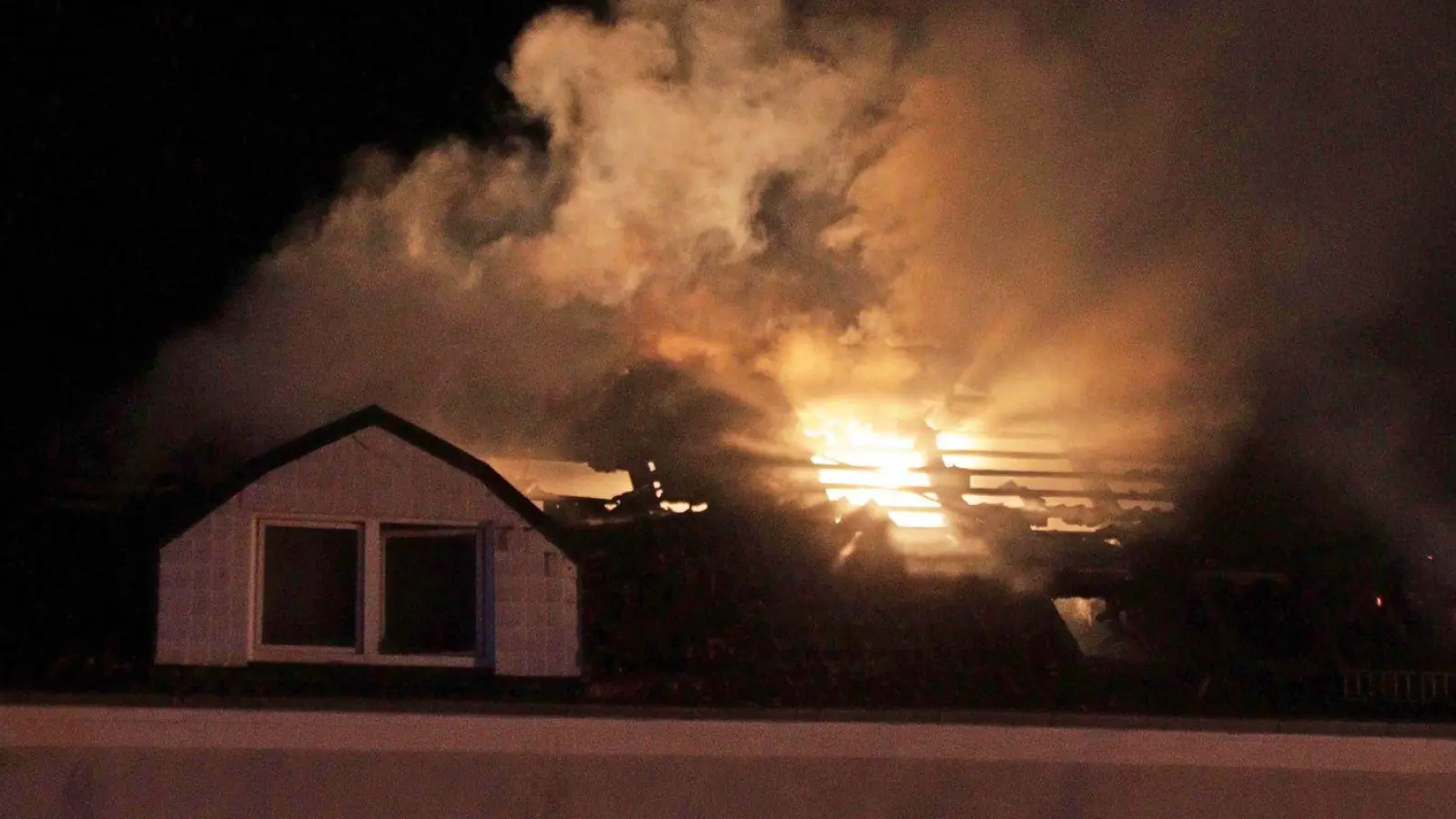 In einem Mehrfamilienhaus in Ludwigslust ist ein Feuer ausgebrochen. (Foto: Ralf Drefin/dpa)