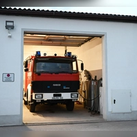 Das Tanklöschfahrzeug der Feuerwehr Flachslanden ist 35 Jahre alt. Ersatz wäre gut, aber bei der Sammelbestellung gibt es nach Ansicht von Kommandant Stephan Kraheberger zu viel Unwägbarkeiten. (Foto: Luca Paul)