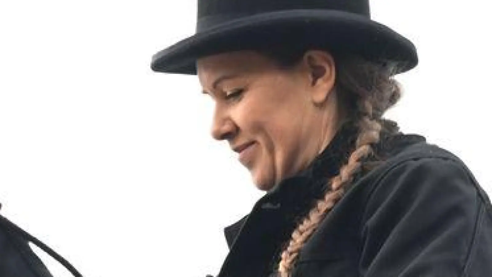 Kaminkehrer sorgen dafür, dass Feuerstätten ohne Probleme betrieben werden können. (Archivbild)  (Foto: Felix Hörhager/dpa)