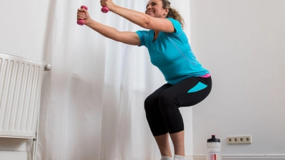 Mit kräftigen Muskeln in den Oberschenkeln macht ein Skiurlaub deutlich mehr Spaß.  (Foto: Christin Klose/dpa-tmn)