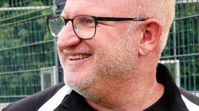 Trainer Heiko Vogel (r) hofft auf eine erfolgreichere Saison. (Foto: Daniel Löb/dpa)