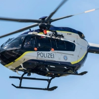 Mit einem Polizeihubschrauber wurde nach einem verschwundenen 15-Jährigen gesucht. (Symbolbild) (Foto: Stefan Puchner/dpa)