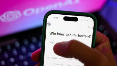 Vor allem junge Menschen befragen KI-Chatbots wie ChatGPT auch zu intimen Problemen. (Symbolbild) (Foto: Hendrik Schmidt/dpa/dpa-tmn)