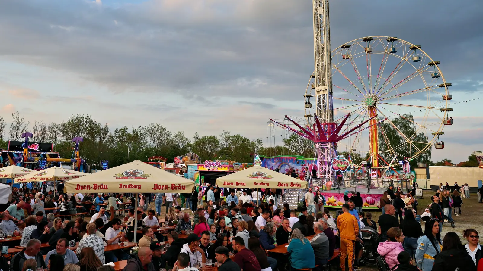 Der Biergarten auf dem Festplatz hat sich dieses Jahr besonders bewährt – das Wetter spielte am ersten Wochenende mit.  (Foto: Zeynel Dönmez)