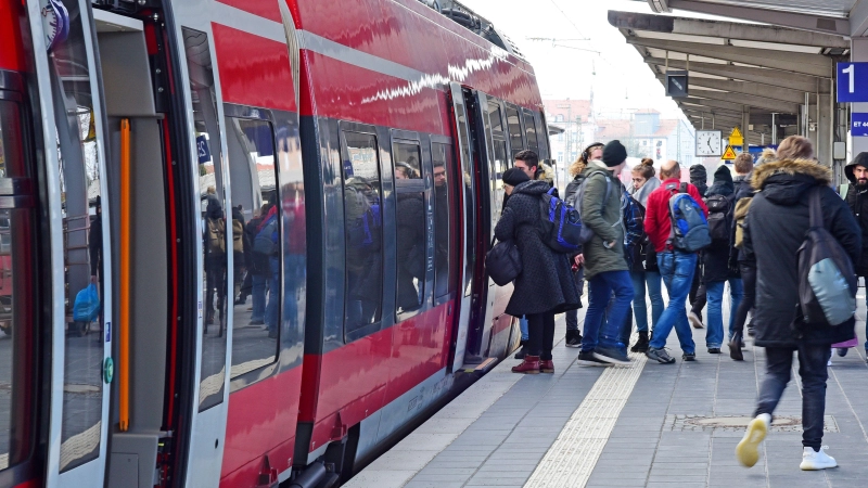 Die S-Bahn zwischen Ansbach und Nürnberg fährt nach wochenlanger Baustelle ab Freitag wieder nach regulärem Fahrplan. (Symbolbild: Jim Albright)