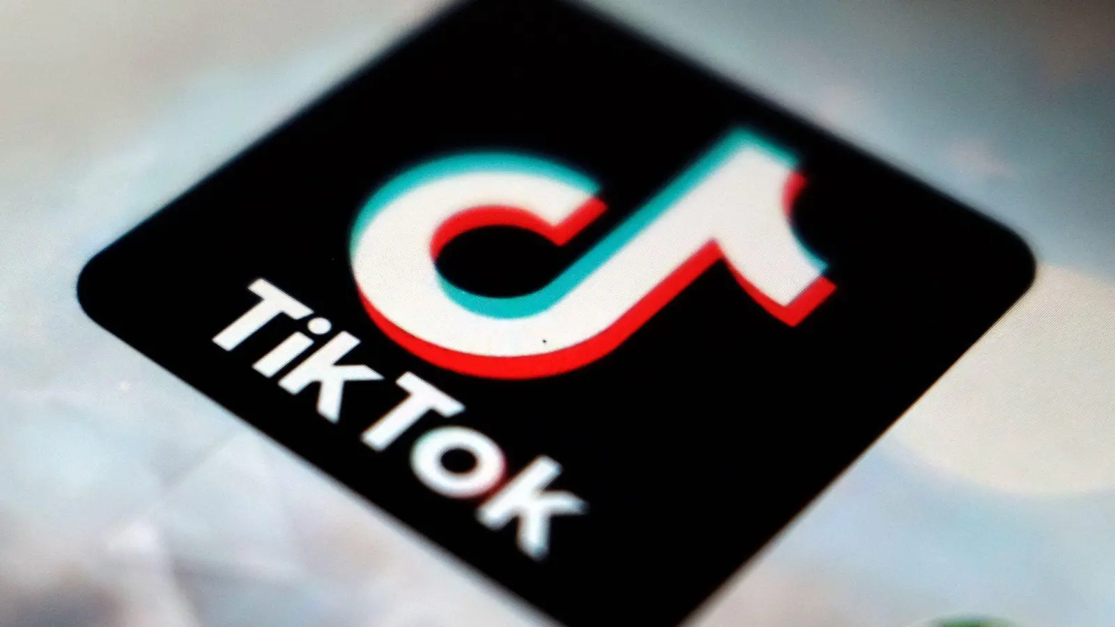 Tiktok räumt Eltern zusätzliche Möglichkeiten ein, die Nutzung der Video-App durch ihre Kinder individuell einzuschränken. (Foto: Archiv/Illustration) (Foto: Kiichiro Sato/AP/dpa)