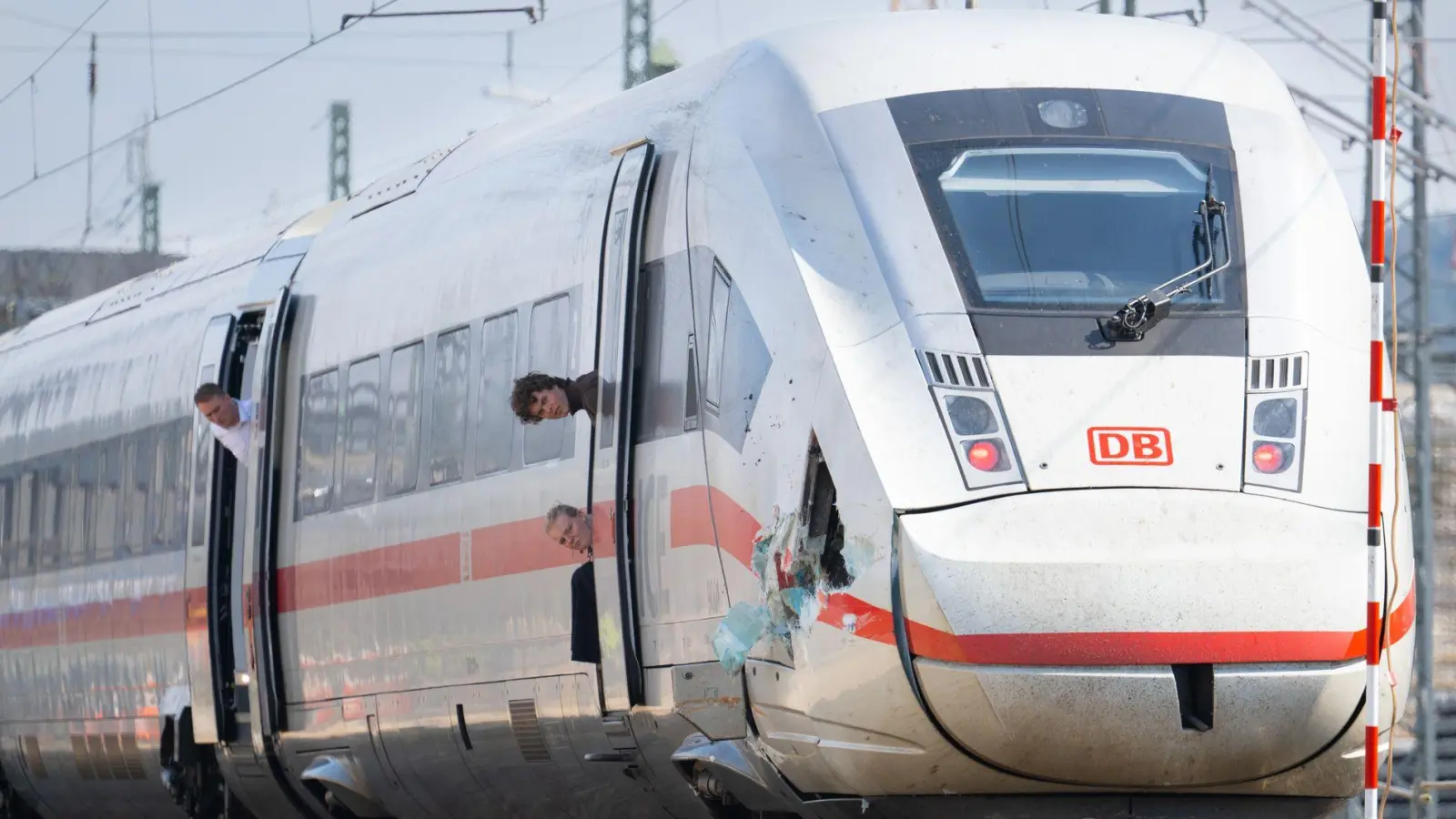 Schreck auf der ICE-Strecke Fulda-Hanau. (Foto: Boris Roessler/dpa)
