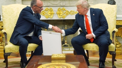 Trump hat schon mehrere Geschenke von Merz bekommen. (Foto: Evan Vucci/AP/dpa)