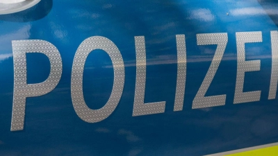 Dank der Angaben des Nachbarn konnte die Polizei den Tatverdächtigen wenig später festnehmen. (Symbolbild) (Foto: Daniel Vogl/dpa)