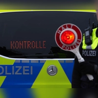 Die Spritztour eines 16-Jährigen mit dem Auto endete in Neuendettelsau in einer Polizeikontrolle. (Symbolbild: Marcus Brandt/dpa)