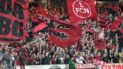 Die Fans des 1. FC Nürnberg erleben in dieser Saison endlich wieder ein Hoch. (Archivbild) (Foto: Jens Niering/dpa)