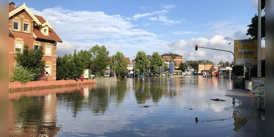 Starkregen-Ereignisse, wie hier 2021 in Ansbach, sorgen dort für viel Wasser, wo es nicht hingehört. Lässt sich das umleiten? (Archivbild: Lara Hausleitner)