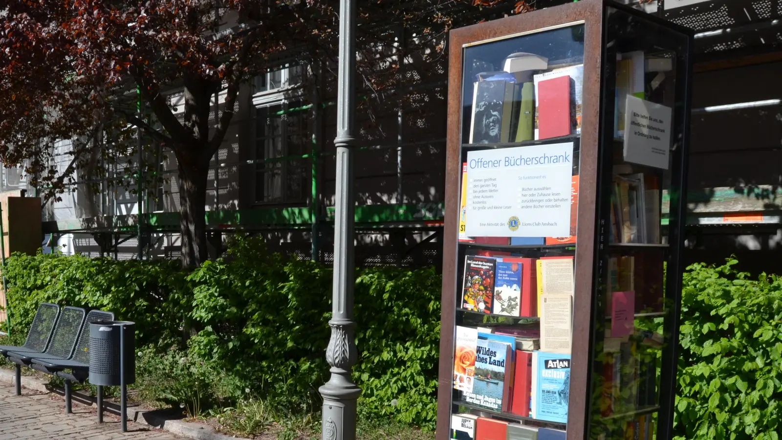 Der Bücherschrank am Karl-Burkhardt-Platz ist nach zehn Jahren verschwunden. (Archivbild: Andrea Walke)