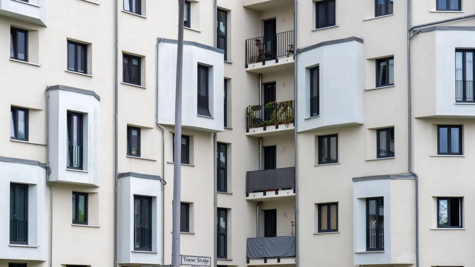 In Berlin haben die Mieten nur leicht zugelegt, in anderen Städten deutlich stärker. (Symbolbild) (Foto: Soeren Stache/dpa)