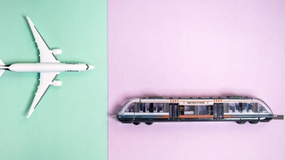 Flug oder Zug: Welches Verkehrsmittel hat auf dem Weg nach London die Nase vorn?  (Foto: Zacharie Scheurer/dpa-tmn)