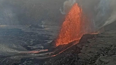  Der Vulkan Kilauea auf Hawaii spuckt erneut Lavafontänen. (Foto: Uncredited/U.S. Geological Survey/AP/dpa)