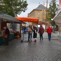 Der Herbstmarkt in Wassertrüdingen lockt in diesem Jahr mit verkaufsoffenen Geschäften, einem Markttreiben in der Marktstraße, einem Flohmarkt in der Bahnhofstraße und einem Herbstfest im Christa-Maria-Stift. (Foto: Peter Tippl)