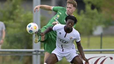 Matthias Hahn (in Grün, hier im Testspiel gegen Ingolstadt II) ist der einzige Ansbacher, der verletzt fehlt. (Foto: Martin Rügner)