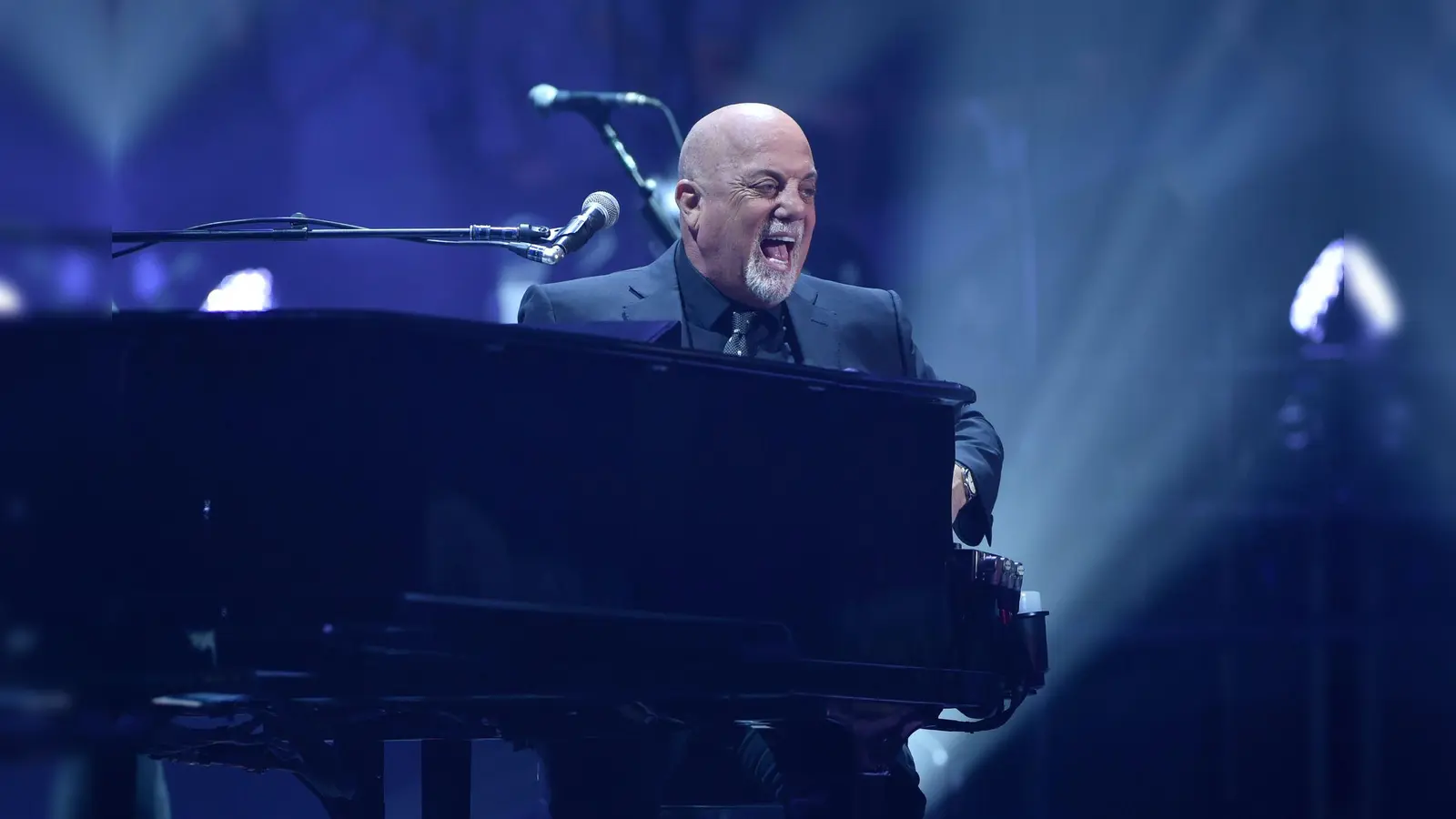 Der „Piano Man“ Billy Joel muss seine laufende Tournee aus gesundheitlichen Gründen unterbrechen (Archivfoto) (Foto: Evan Agostini/Invision/AP/dpa)