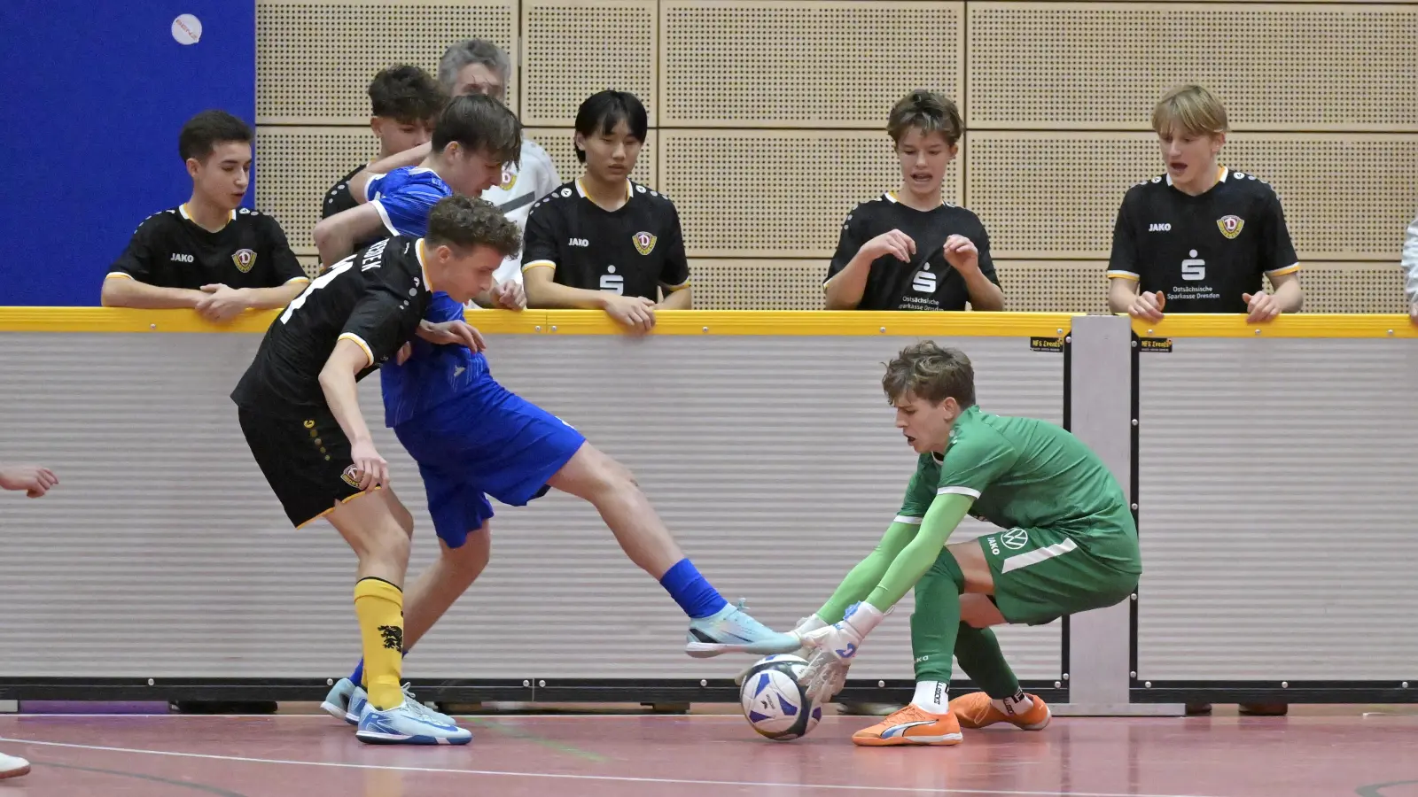 Im Finale besiegte die SG Dynamo Dresden (links Luca Bruntsch und rechts Torwart Finn Purucker) den SV Darmstadt 98 (Alexander Schröder) mit 2:1. (Foto: Martin Rügner)