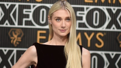 Elizabeth Debicki brauchte eine Weile, um sich angeübte Vehaltensweisen von Prinzessin Diana wieder abzugewöhnen (Foto: Richard Shotwell/Invision/AP/dpa)