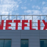 Netflix will nur noch einmal im Jahr Angaben zur Popularität seiner Filme und Serien veröffentlichen. (Archivbild)  (Foto: Andrej Sokolow/dpa)