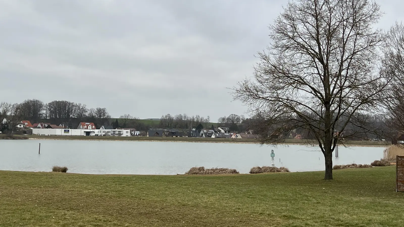 Wasserwirtschaftsamt und Gemeinde wollen die Zuständigkeiten für den Obernzenner See vertraglich regeln.  (Foto: ynn)